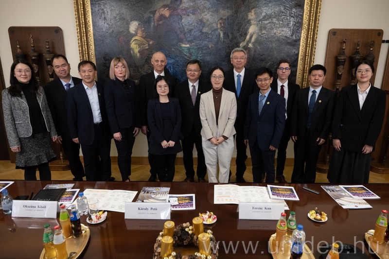 20251204 05 050 DE, MP.jpg